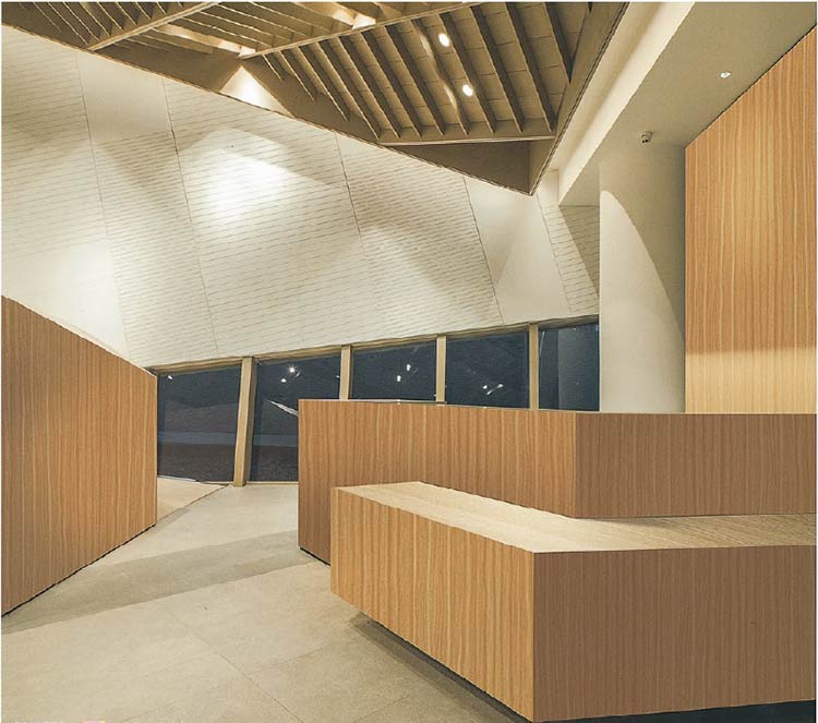 Sut gall ffilm PVC hunanlynol adfywio eich cownter blaen siop?